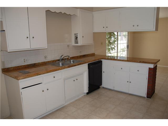 1012 Glenmere Rd, Vista, CA 92084 photo 2