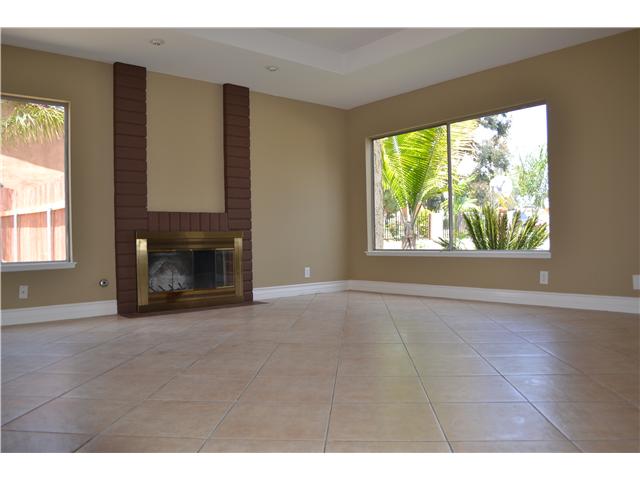 157 Linaza Ln, Spring Valley, CA 91977 photo 2