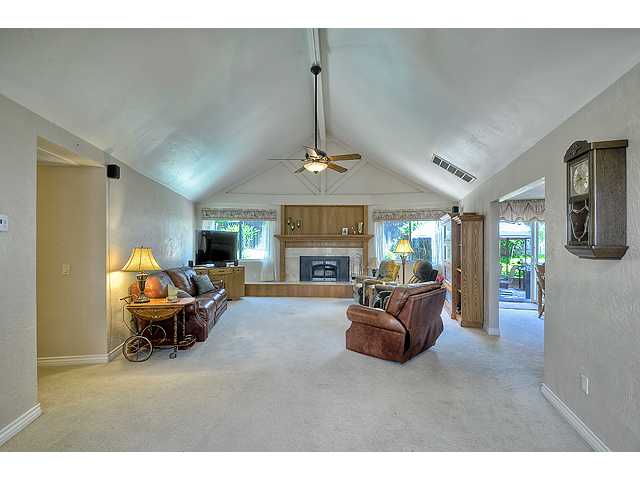 1717 Summit Dr, Escondido, CA 92027 photo 2