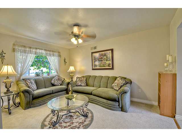 1717 Summit Dr, Escondido, CA 92027 photo 3