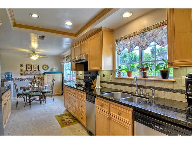 1717 Summit Dr, Escondido, CA 92027 photo 8