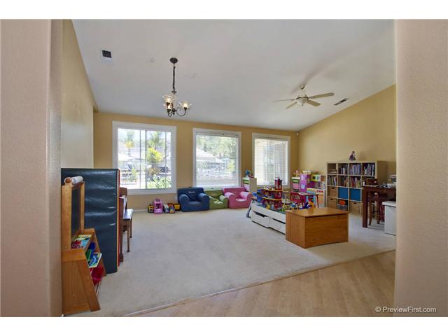 23574 Encina Corte St, Ramona, CA 92065 photo 2