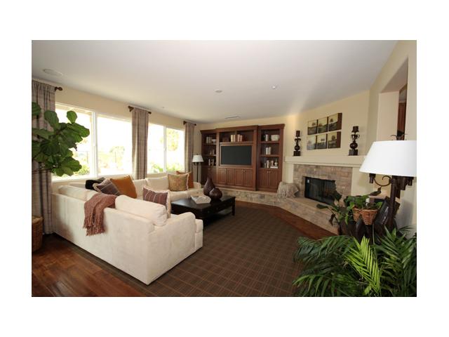 1205 Stratton Dr, Vista, CA 92083 photo 2