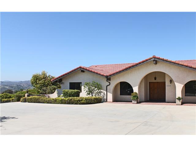 1615 Chandelle Ln, Fallbrook, CA 92028 photo 2