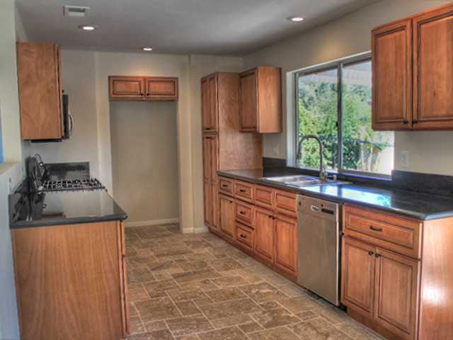 1040 Beverly Dr, Vista, CA 92084 photo 9