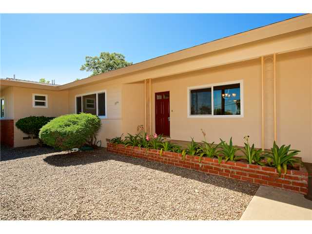 374 17th Ave, Escondido, CA 92025 photo 2