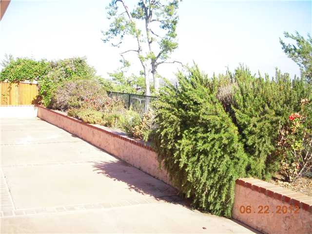 923 Rivertree Dr, Oceanside, CA 92058 photo 2