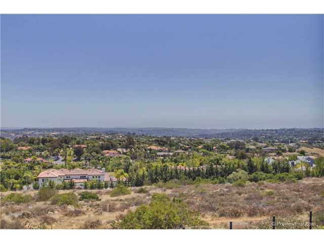 7587 Circulo Sequoia, Carlsbad, CA 92009 photo 15