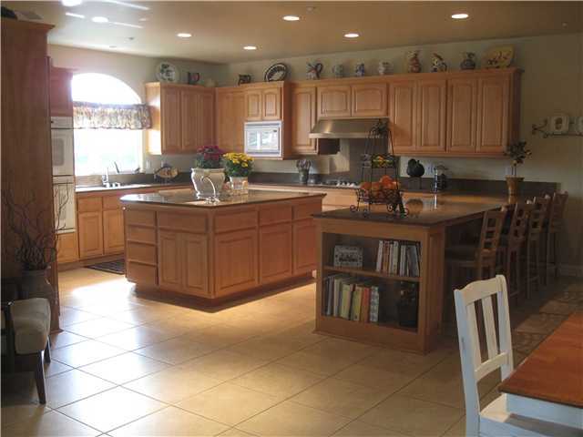 2595 Sweetgrass Ct, Bonsall, CA 92003 photo 2