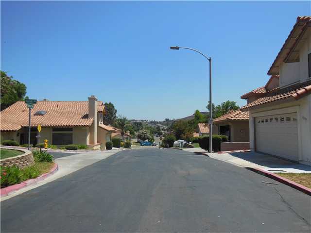 10191 Fairhill Dr, Spring Valley, CA 91977 photo 2