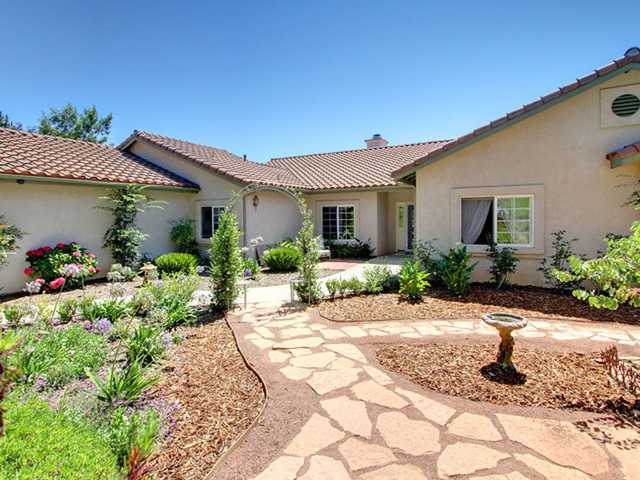 1735 Premier St, Fallbrook, CA 92028 photo 1