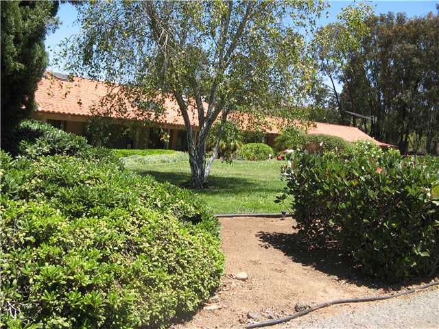 835 Fallen Oak Rd, Fallbrook, CA 92028 photo 2