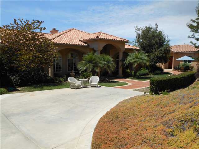 3941 Peony Dr, Fallbrook, CA 92028 photo 2