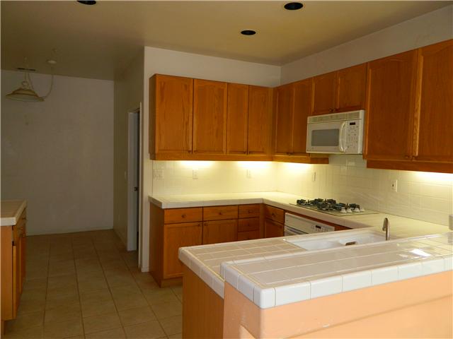 2410 Fallbrook Pl, Escondido, CA 92027 photo 3