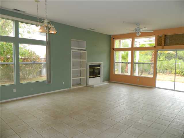 2410 Fallbrook Pl, Escondido, CA 92027 photo 2