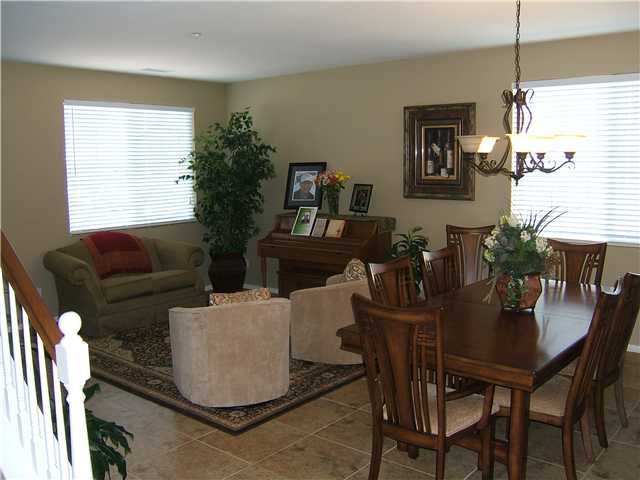 1009 Stratton Dr, Vista, CA 92083 photo 4