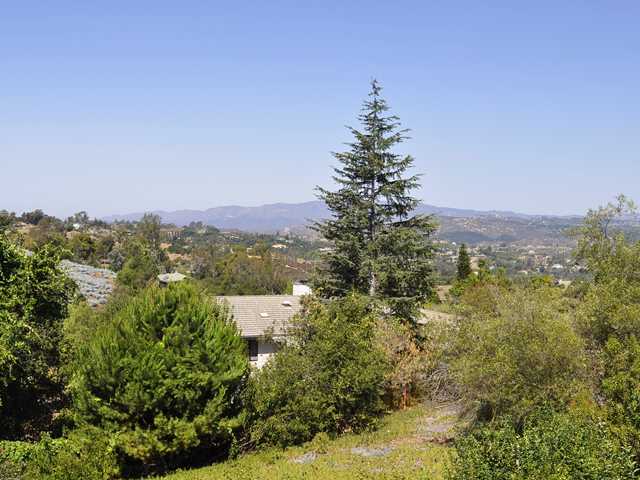 1050 Riverview Dr, Fallbrook, CA 92028 photo 4