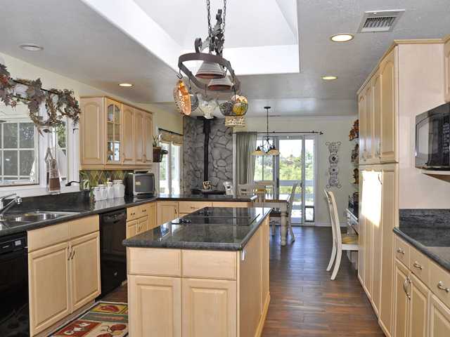 1050 Riverview Dr, Fallbrook, CA 92028 photo 14