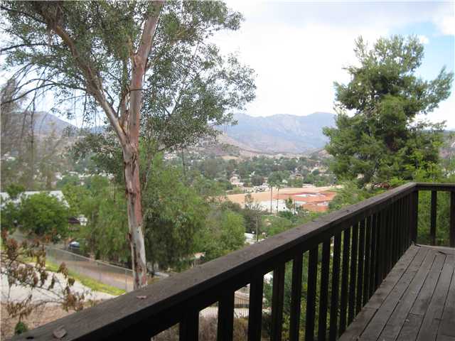 9512 Cypress St, Lakeside, CA 92040 photo 2