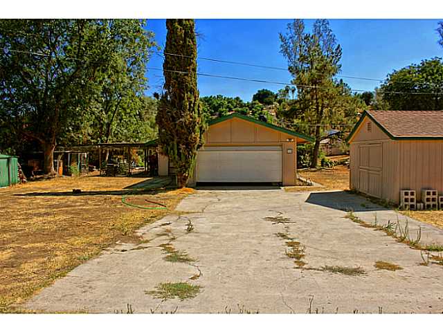 716 Amigos Rd, Ramona, CA 92065 photo 2