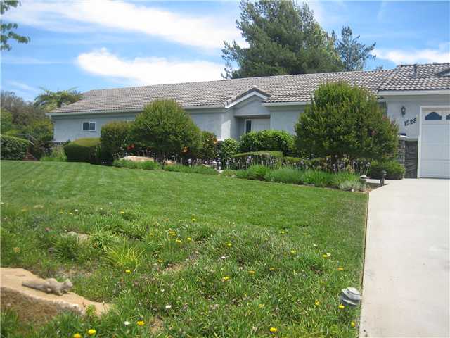 1528 Malaga Way, Fallbrook, CA 92028 photo 2
