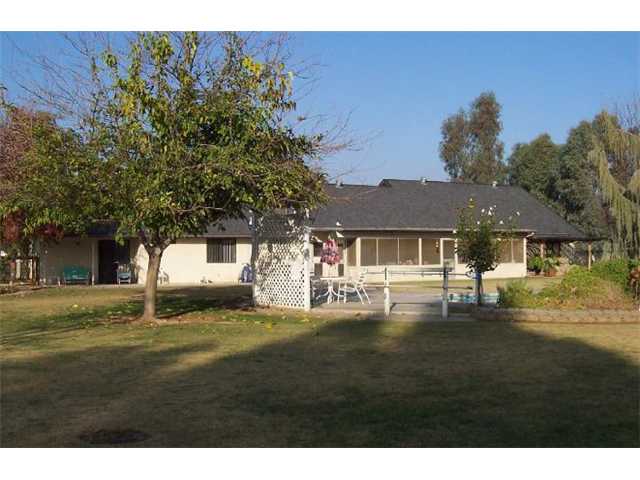 12137 E Cortland Ave, Sanger, CA 93657 photo 2