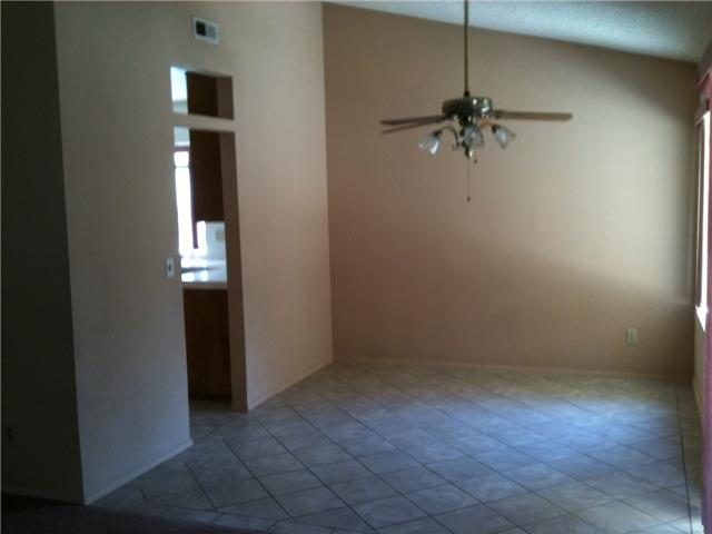 4861 Meadowbrook Dr, Oceanside, CA 92056 photo 4