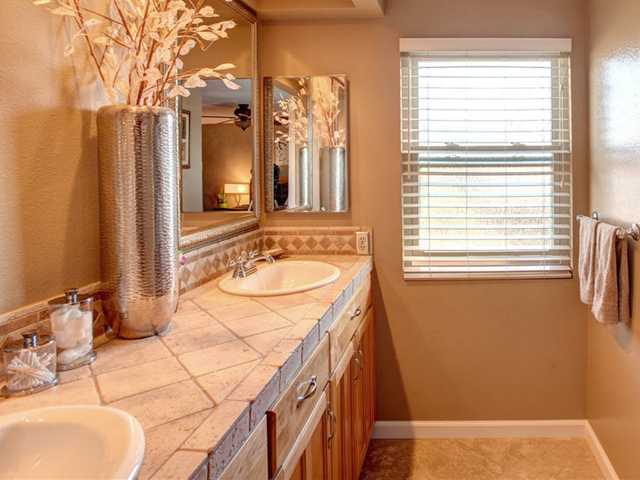 7911 Roble Pl, Carlsbad, CA 92009 photo 8