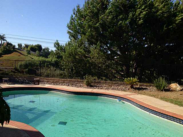 1841 Ithaca Dr, Vista, CA 92081 photo 3