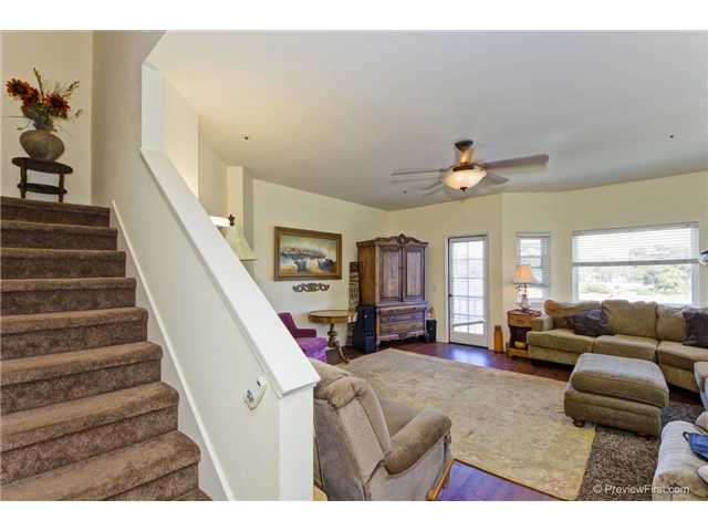 923 Vine St, Oceanside, CA 92054 photo 2