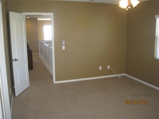 465 Eureka Dr, Escondido, CA 92027 photo 3