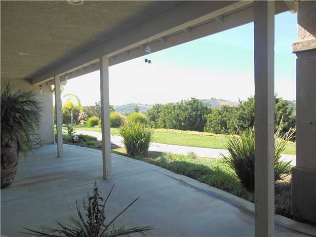1744 Rabbit Hl, Fallbrook, CA 92028 photo 4