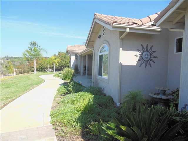1744 Rabbit Hl, Fallbrook, CA 92028 photo 1
