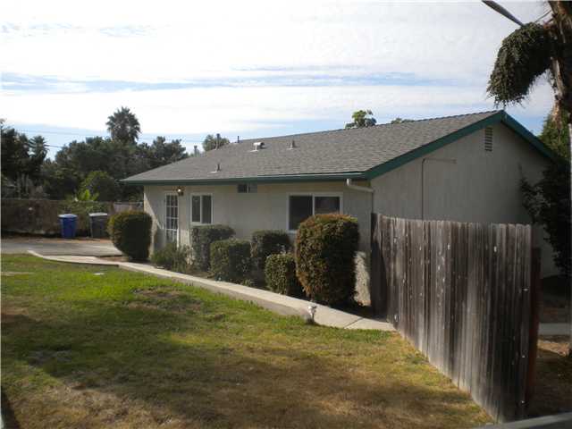 1027 Sunset Dr, Vista, CA 92081 photo 2