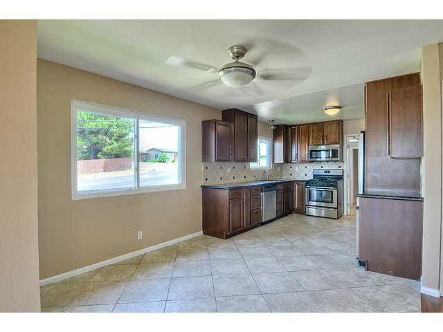 498 E Naples St, Chula Vista, CA 91911 photo 3