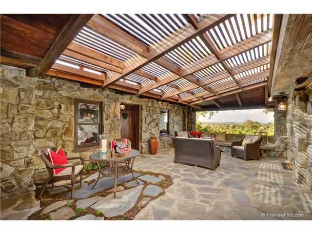 647 Rudd Rd, Vista, CA 92084 photo 3