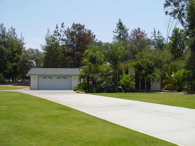 715 Convertible Ln, Fallbrook, CA 92028 photo 2
