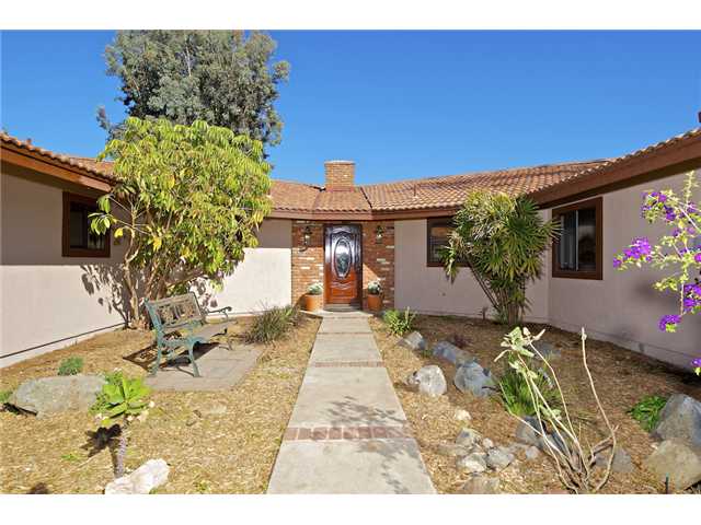 1252 Starview Dr, Vista, CA 92084 photo 3