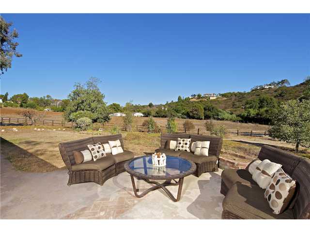1252 Starview Dr, Vista, CA 92084 photo 1