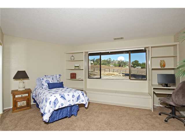 1252 Starview Dr, Vista, CA 92084 photo 23