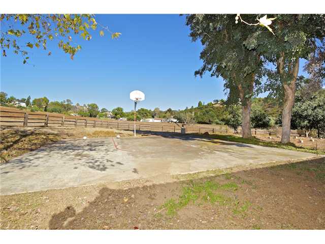 1252 Starview Dr, Vista, CA 92084 photo 17