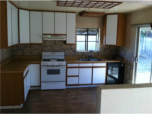 654 Ocotillo Dr, Vista, CA 92083 photo 4