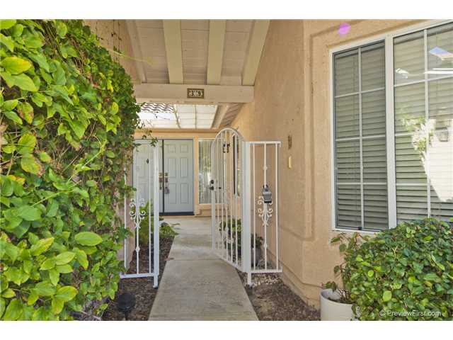39 Trinity St, Oceanside, CA 92057 photo 2