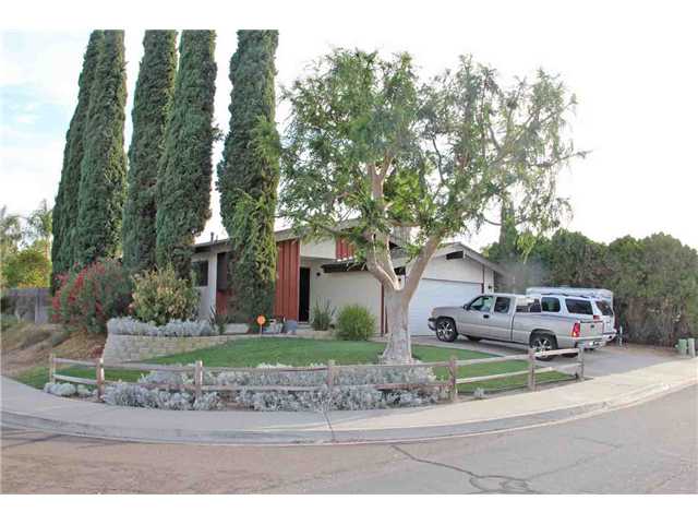 8455 Carlton Oaks Dr, Santee, CA 92071 photo 2