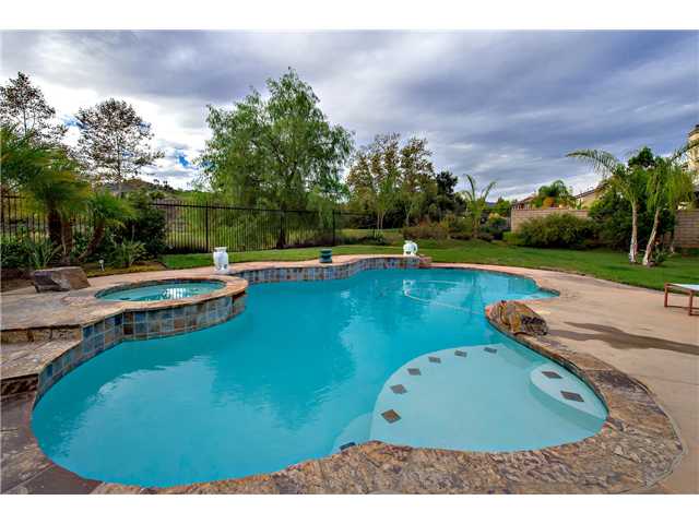 137 Double Eagle Gln, Escondido, CA 92026 photo 2