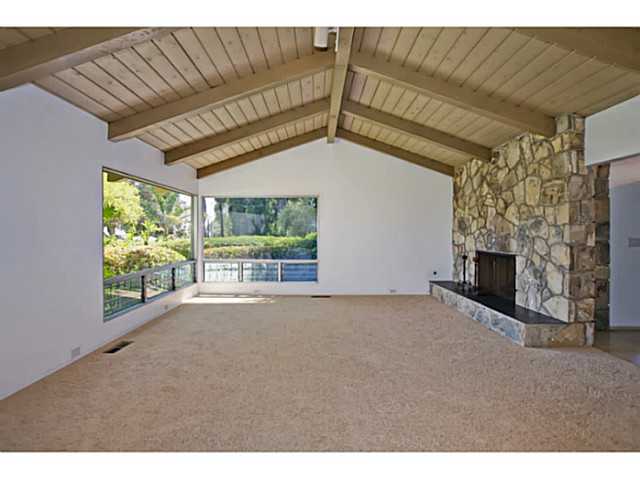 10085 Grandview Dr, La Mesa, CA 91941 photo 4