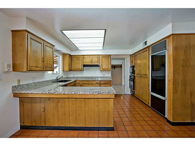 10085 Grandview Dr, La Mesa, CA 91941 photo 5