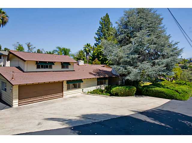 10085 Grandview Dr, La Mesa, CA 91941 photo 3