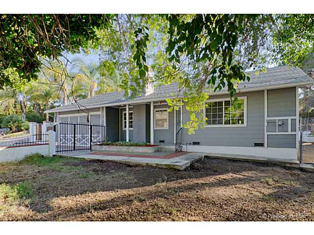 585 E Bobier Dr, Vista, CA 92084 photo 4