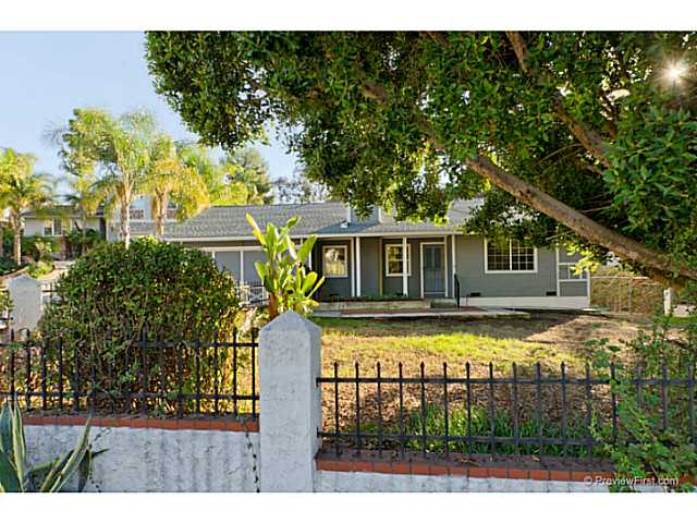 585 E Bobier Dr, Vista, CA 92084 photo 1